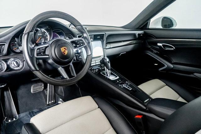 Photo of 2019 White Porsche 911