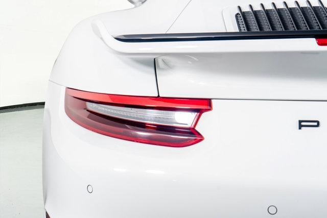 Photo of 2019 White Porsche 911