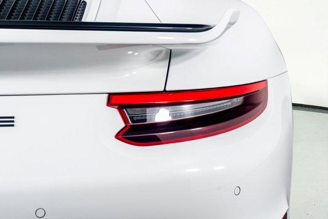 Photo of 2019 White Porsche 911