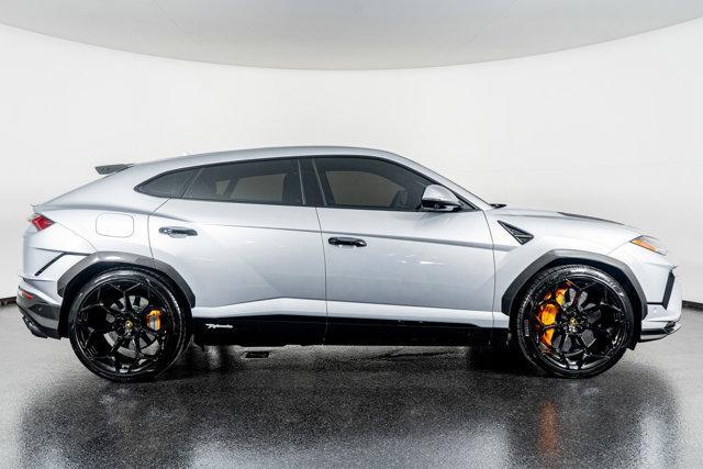 Photo of 2024 Lamborghini Urus