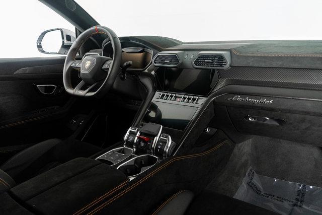 Photo of 2024 Lamborghini Urus