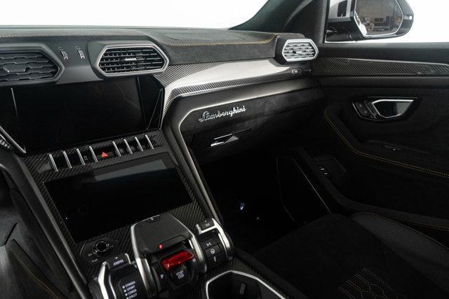 Photo of 2024 Lamborghini Urus