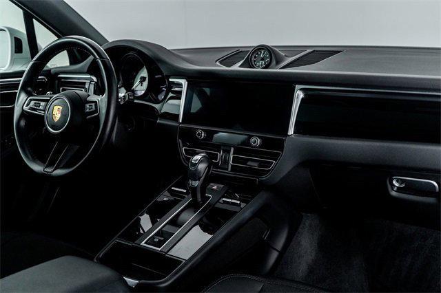 Photo of 2022 White Porsche Macan