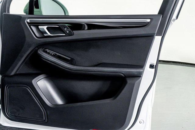Photo of 2022 White Porsche Macan