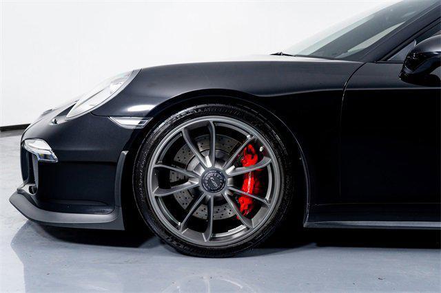 Photo of 2015 Black Porsche 911