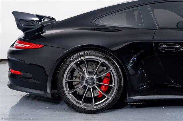 Photo of 2015 Black Porsche 911