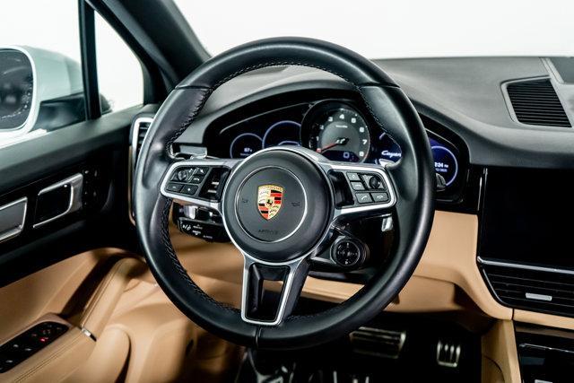 Photo of 2022 White Porsche Cayenne