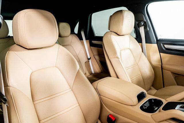 Photo of 2022 White Porsche Cayenne