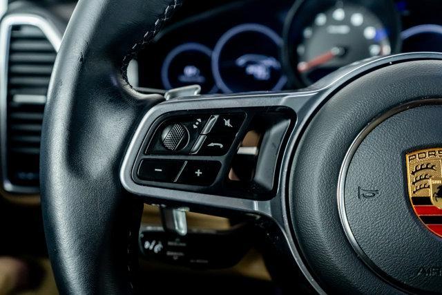 Photo of 2022 White Porsche Cayenne