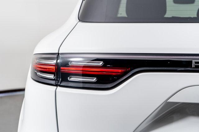 Photo of 2022 White Porsche Cayenne