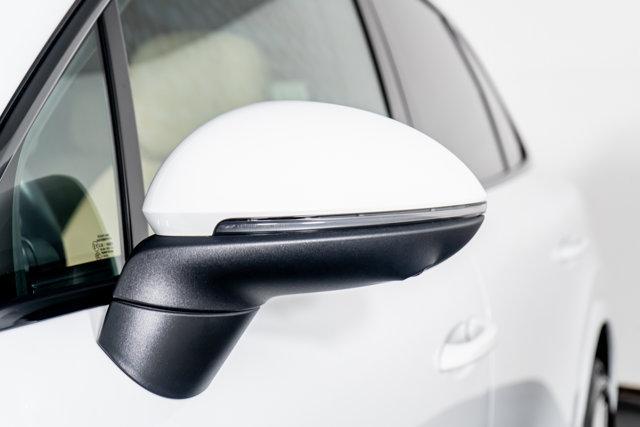 Photo of 2022 White Porsche Cayenne