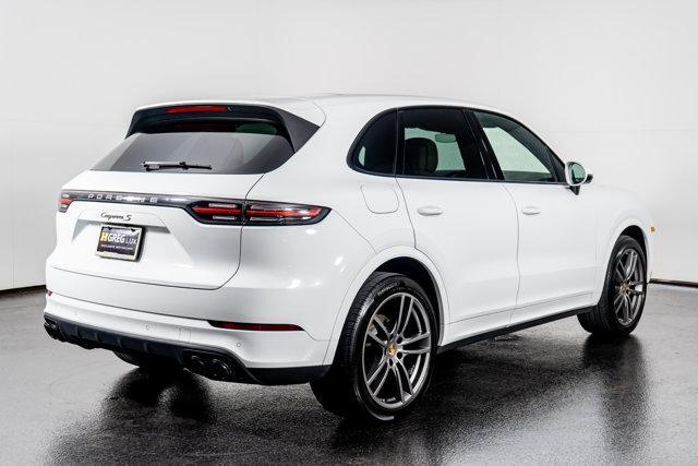 Photo of 2022 White Porsche Cayenne