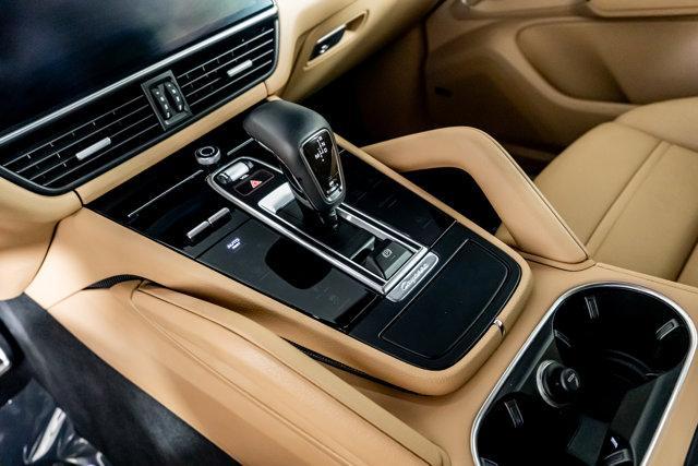 Photo of 2022 White Porsche Cayenne