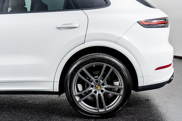 Photo of 2022 White Porsche Cayenne