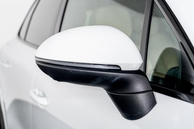 Photo of 2022 White Porsche Cayenne