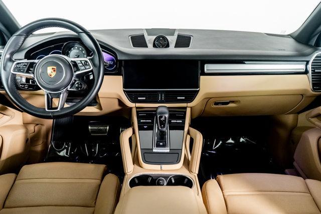 Photo of 2022 White Porsche Cayenne