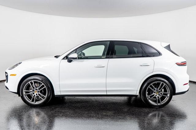Photo of 2022 White Porsche Cayenne