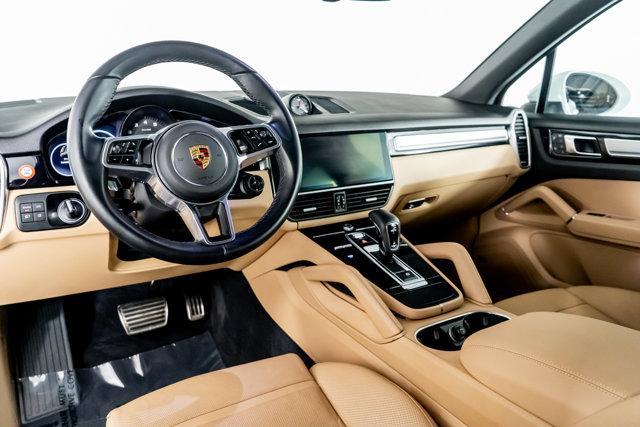 Photo of 2022 White Porsche Cayenne
