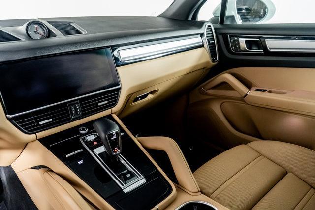 Photo of 2022 White Porsche Cayenne