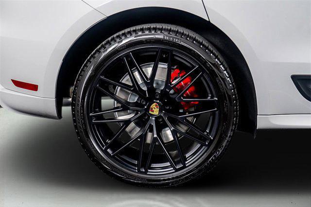 Photo of 2025 Gray Porsche Macan