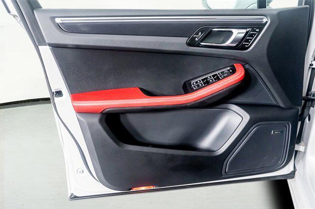 Photo of 2025 Gray Porsche Macan
