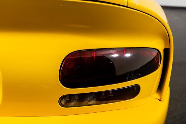 Photo of 2001 Yellow Dodge Viper