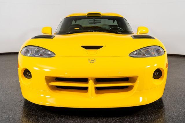 Photo of 2001 Yellow Dodge Viper