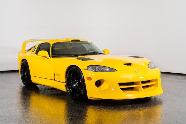 Photo of 2001 Yellow Dodge Viper