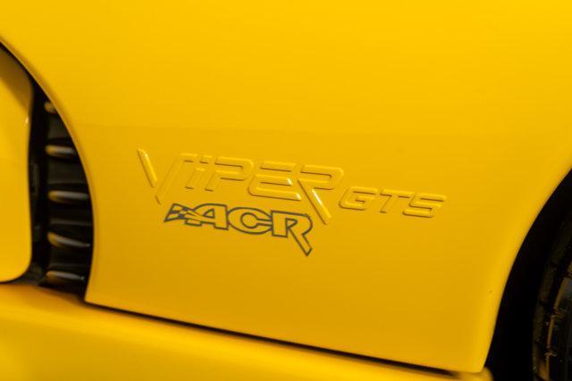Photo of 2001 Yellow Dodge Viper