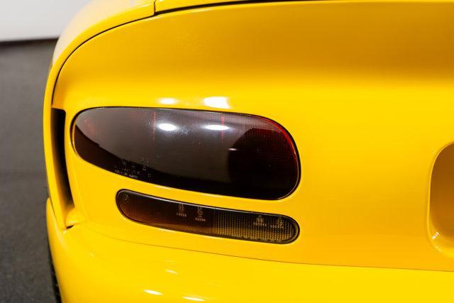 Photo of 2001 Yellow Dodge Viper