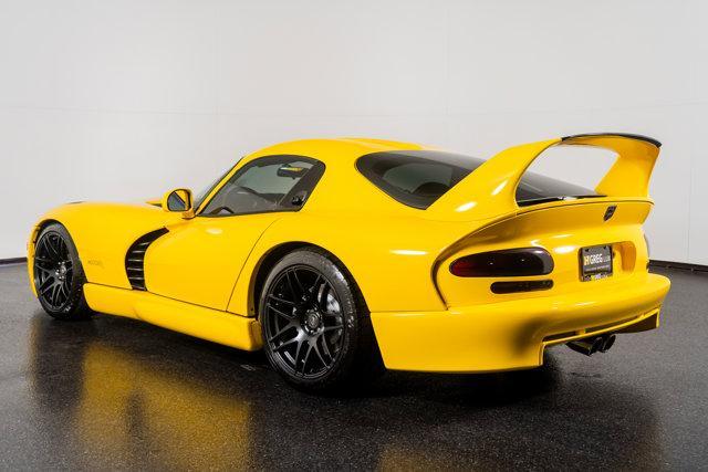 Photo of 2001 Yellow Dodge Viper