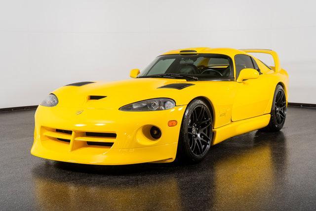 Photo of 2001 Yellow Dodge Viper