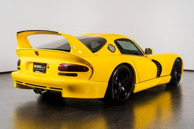 Photo of 2001 Yellow Dodge Viper