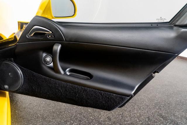 Photo of 2001 Yellow Dodge Viper