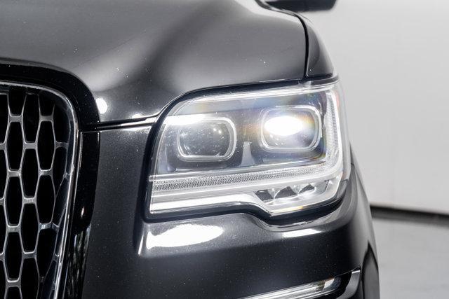 Photo of 2022 Infinite Black Metallic Clearcoat Lincoln Navigator