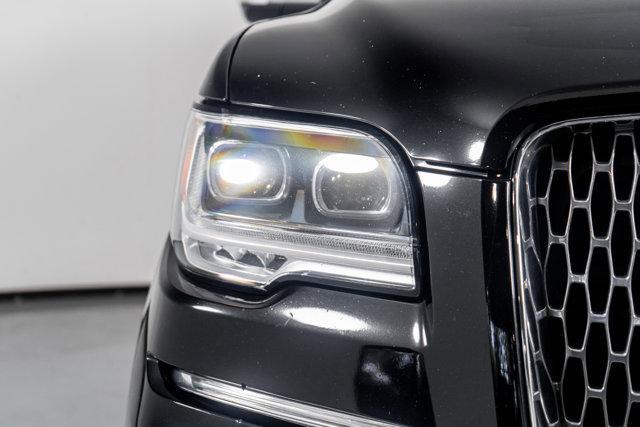 Photo of 2022 Infinite Black Metallic Clearcoat Lincoln Navigator