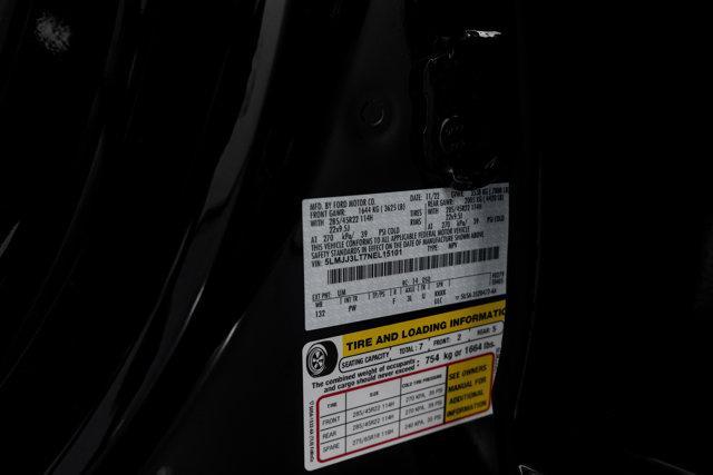 Photo of 2022 Infinite Black Metallic Clearcoat Lincoln Navigator