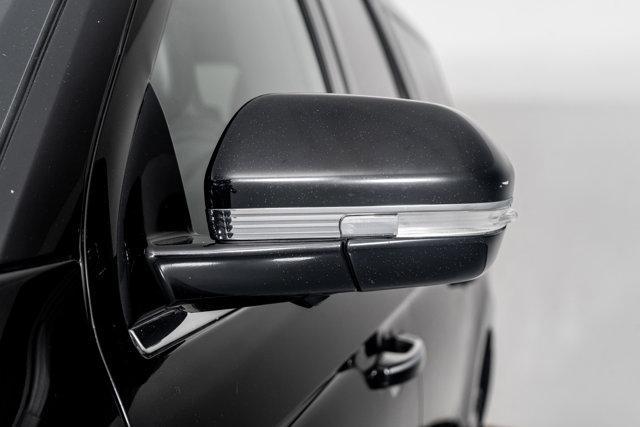 Photo of 2022 Infinite Black Metallic Clearcoat Lincoln Navigator