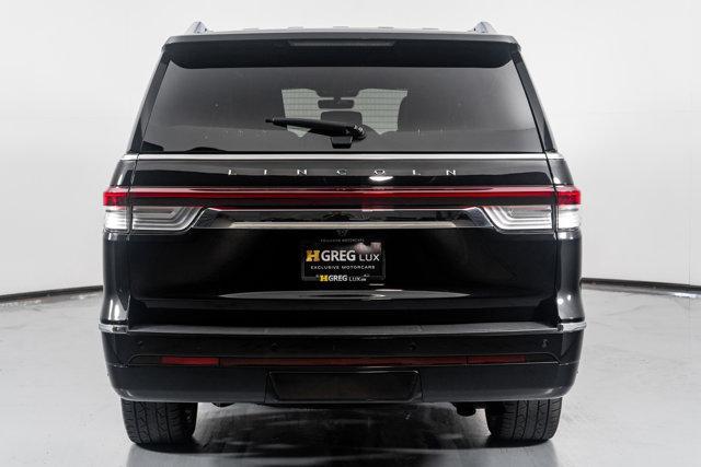 Photo of 2022 Infinite Black Metallic Clearcoat Lincoln Navigator