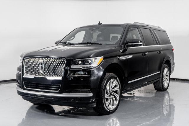 Photo of 2022 Infinite Black Metallic Clearcoat Lincoln Navigator
