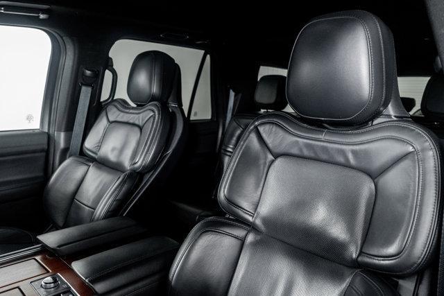 Photo of 2022 Infinite Black Metallic Clearcoat Lincoln Navigator