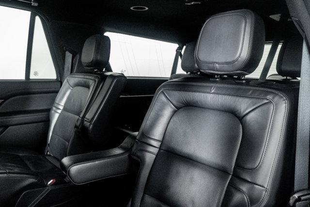 Photo of 2022 Infinite Black Metallic Clearcoat Lincoln Navigator
