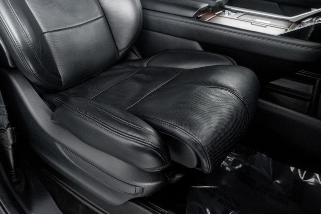 Photo of 2022 Infinite Black Metallic Clearcoat Lincoln Navigator