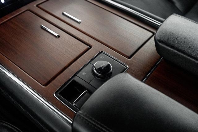 Photo of 2022 Infinite Black Metallic Clearcoat Lincoln Navigator
