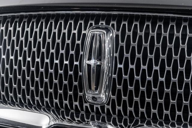 Photo of 2022 Infinite Black Metallic Clearcoat Lincoln Navigator