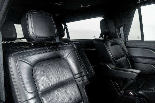 Photo of 2022 Infinite Black Metallic Clearcoat Lincoln Navigator