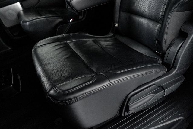 Photo of 2022 Infinite Black Metallic Clearcoat Lincoln Navigator