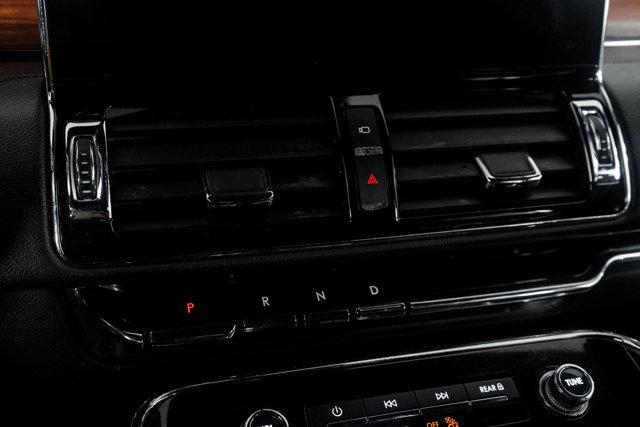 Photo of 2022 Infinite Black Metallic Clearcoat Lincoln Navigator