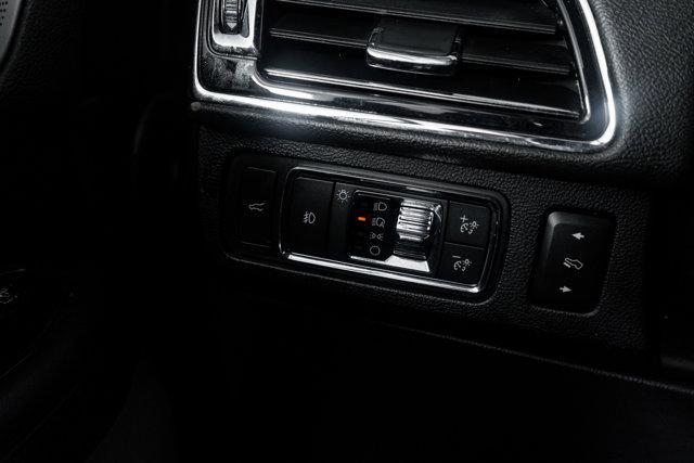 Photo of 2022 Infinite Black Metallic Clearcoat Lincoln Navigator