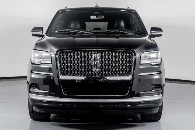 Photo of 2022 Infinite Black Metallic Clearcoat Lincoln Navigator
